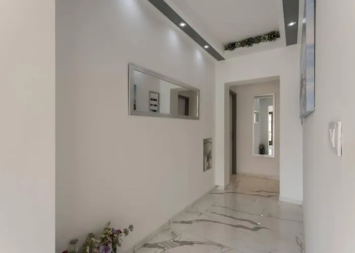 Royal Gold Apartment *