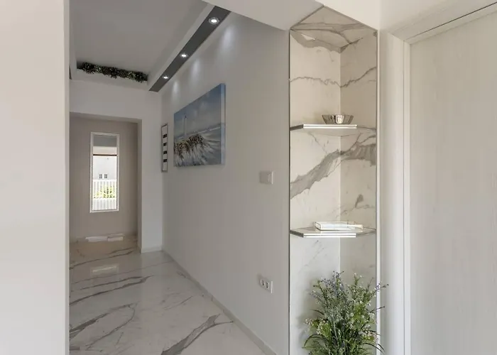 Royal Gold Apartment *